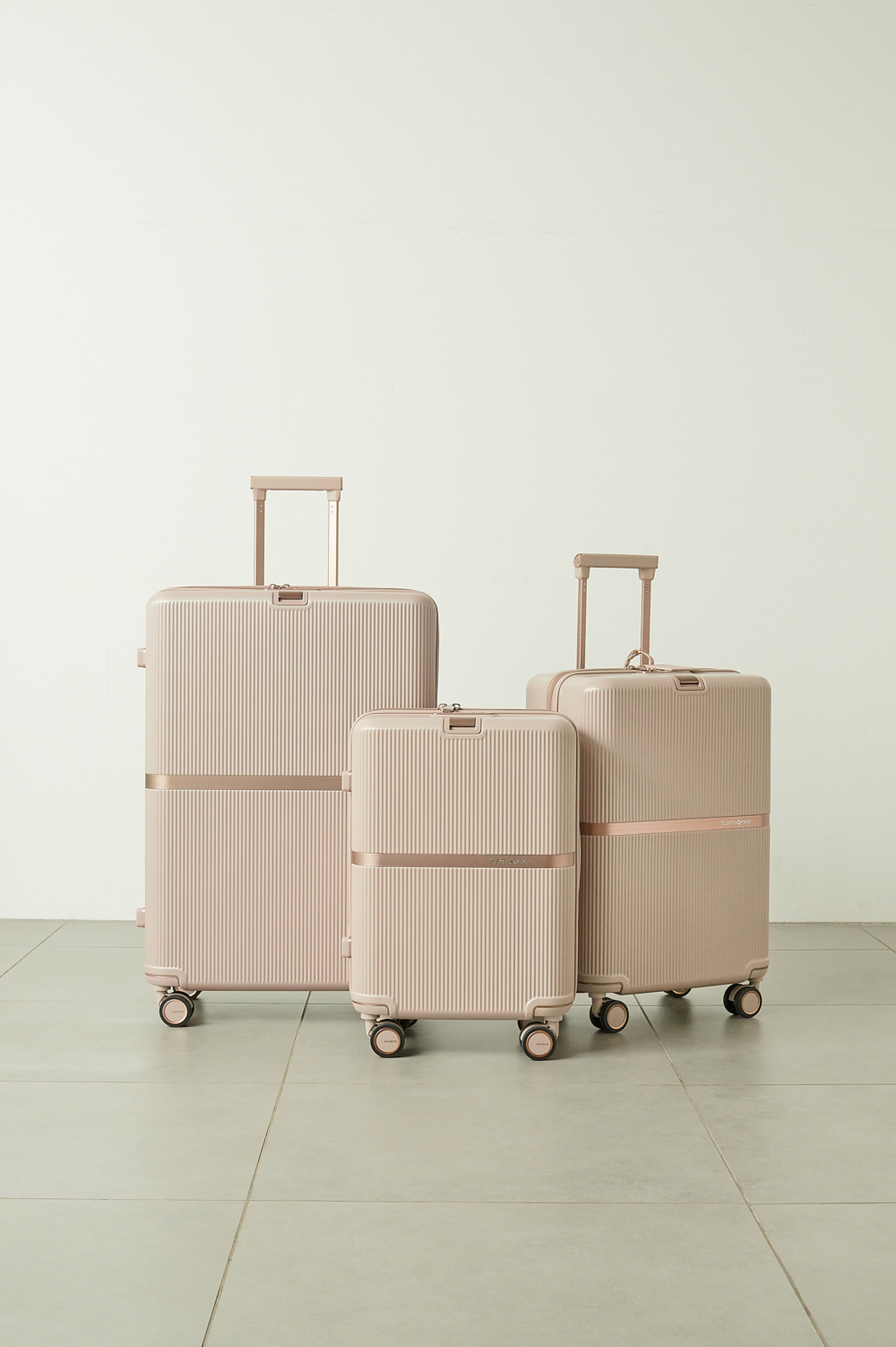 Samsonite x SNIDEL聯乘系列行李箱。