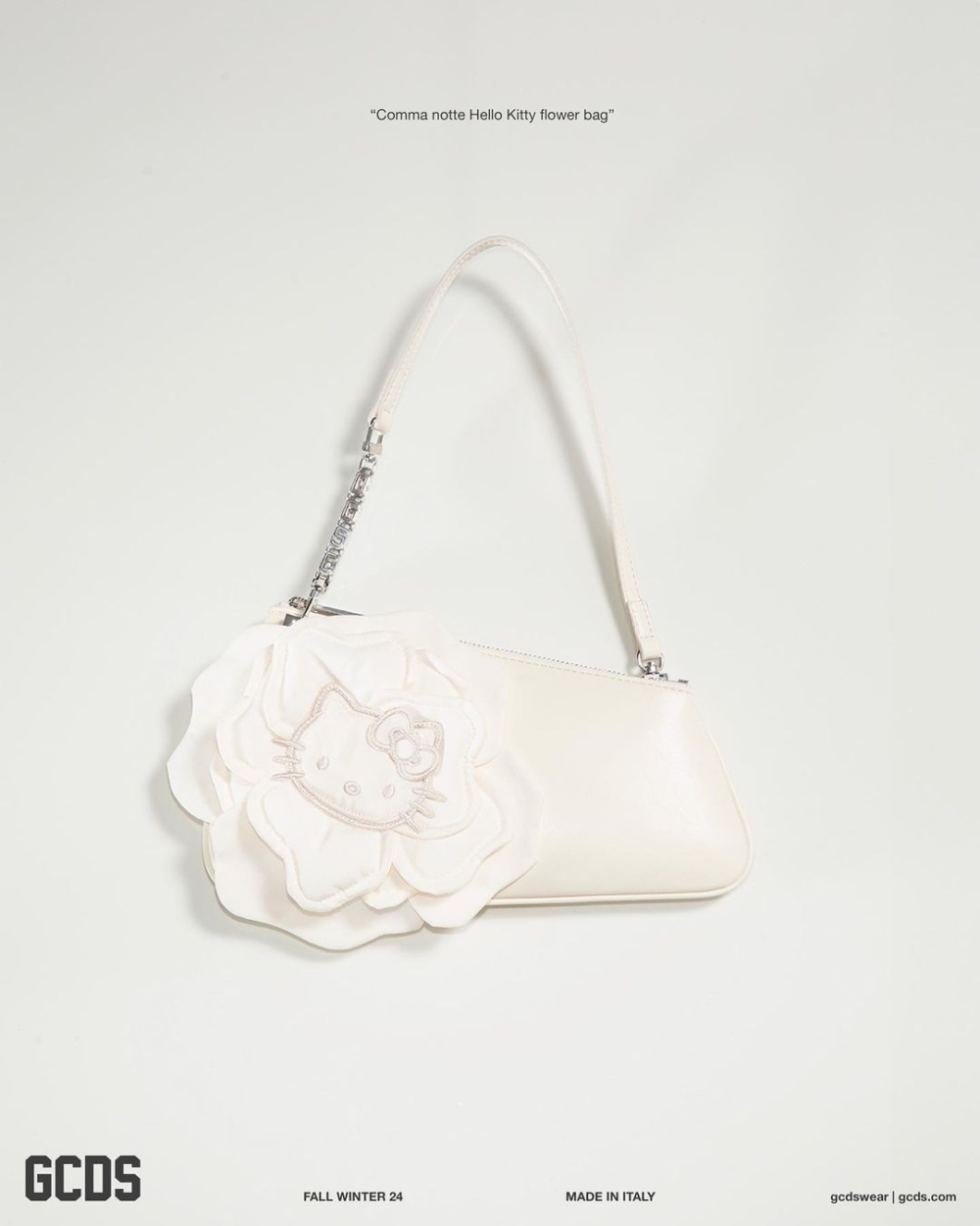 Comma Notte Hello Kitty Flower Bag。