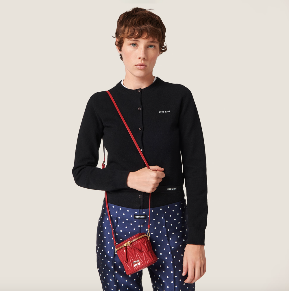 在農曆新年的時刻,一款紅色小物能為你增添氣場。