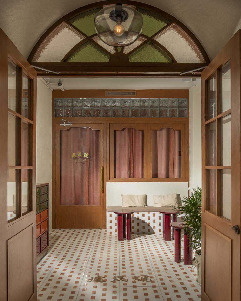 有著懷舊復古風格的全新雞尾酒吧《建民號Kinsman》。