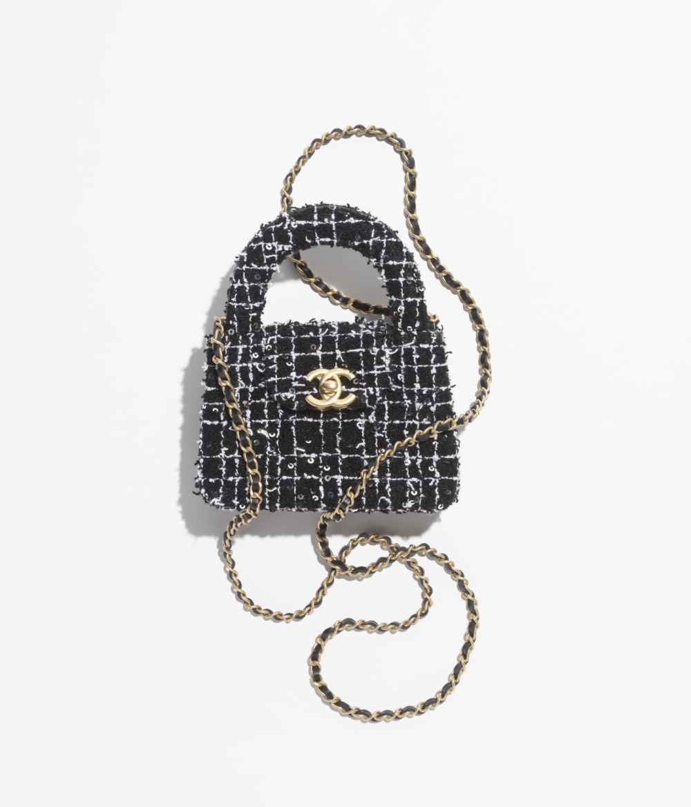 CHANEL CLUTCH WITH CHAIN
