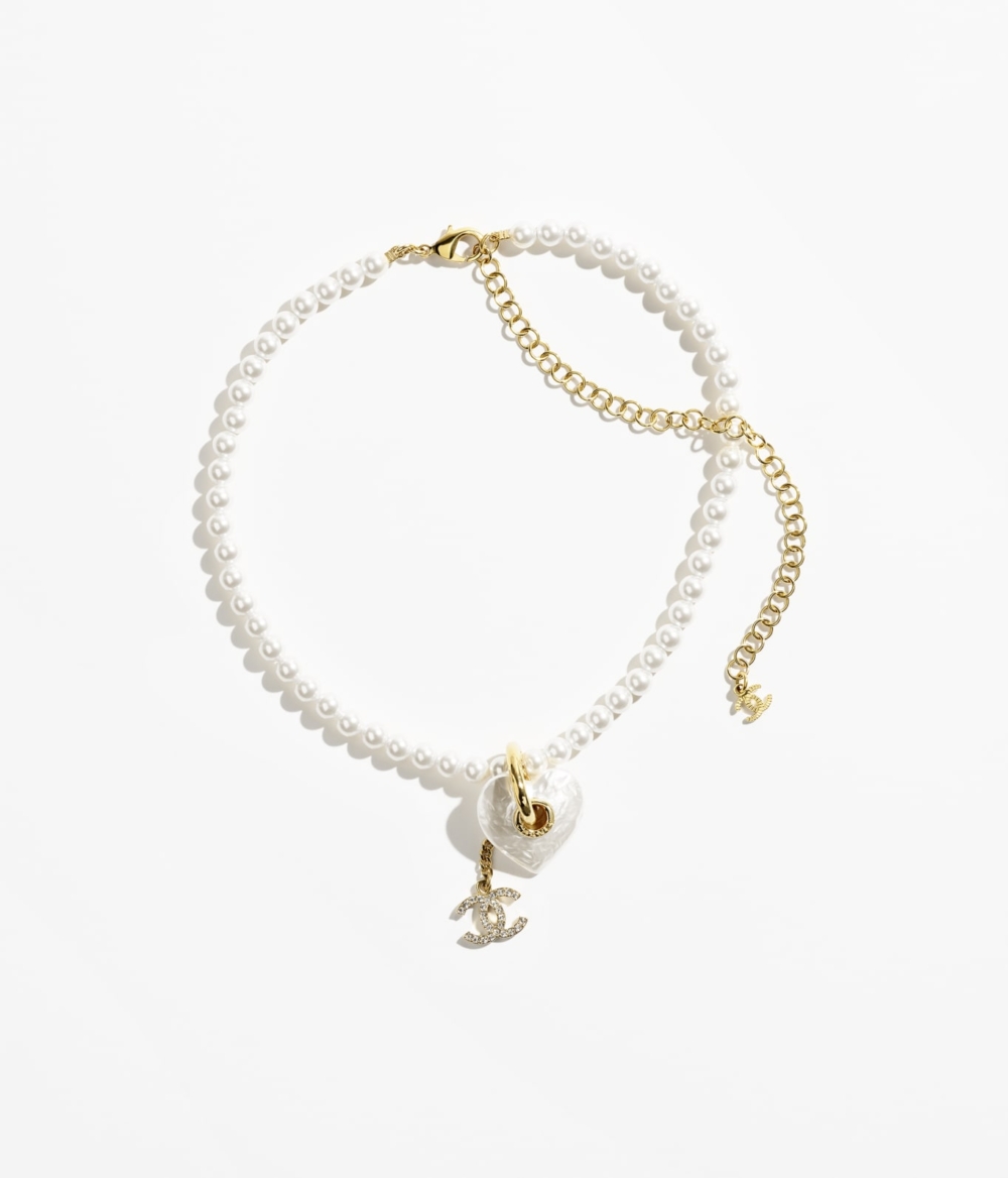 全新篇章亮相愛心首飾。