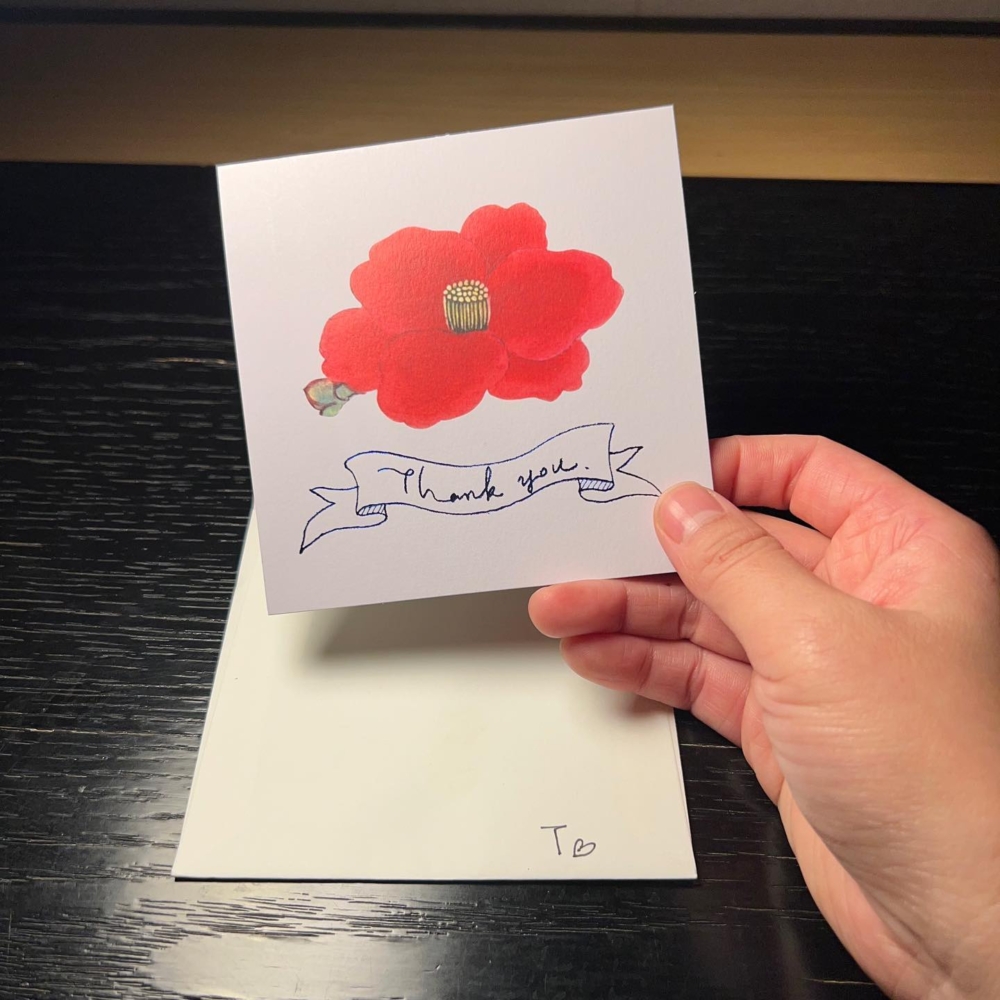 在IU寫給湯唯的手寫信裡更稱讚湯唯是如謎一般、也不會輕易被標準化的女性