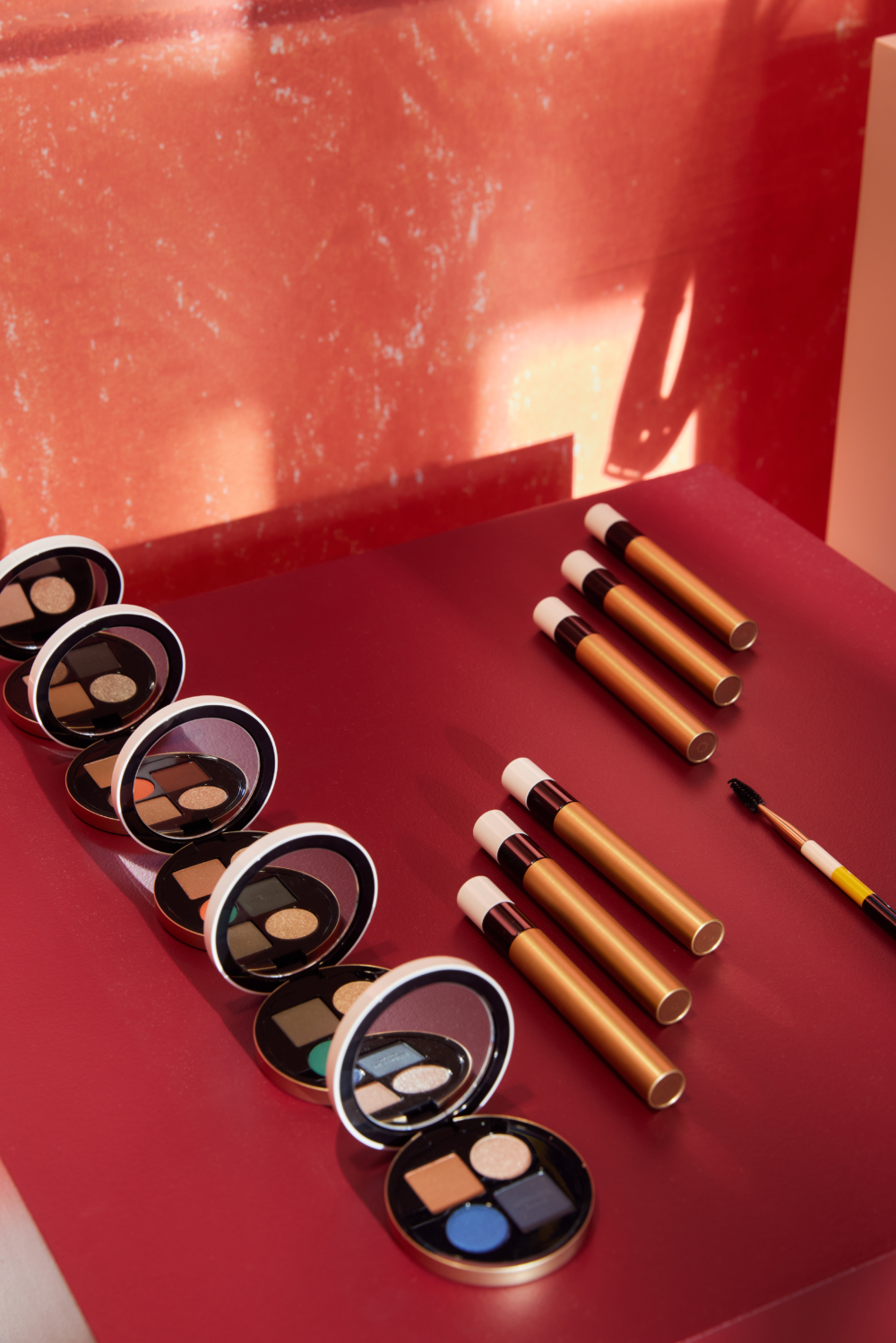 去年各部門的成長。