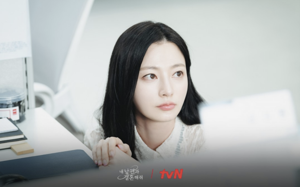 劇初時，宋昰昀經常都會睜大眼睛，呈現出楚楚可憐的柔弱感。