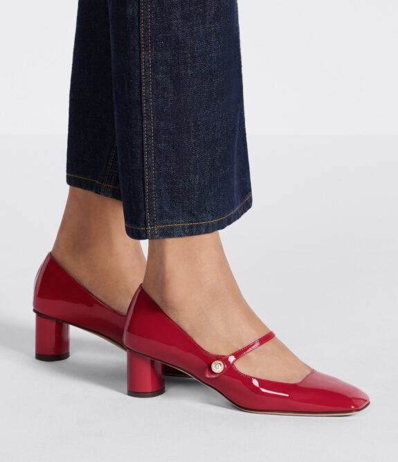 5cm的圓柱鞋跟,能巧妙修飾腳脖子