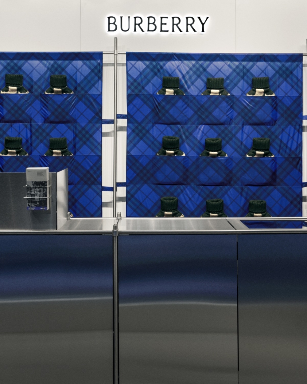 店內的熱水袋展示區。