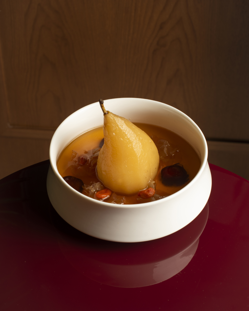 Poached pear dessert soup。