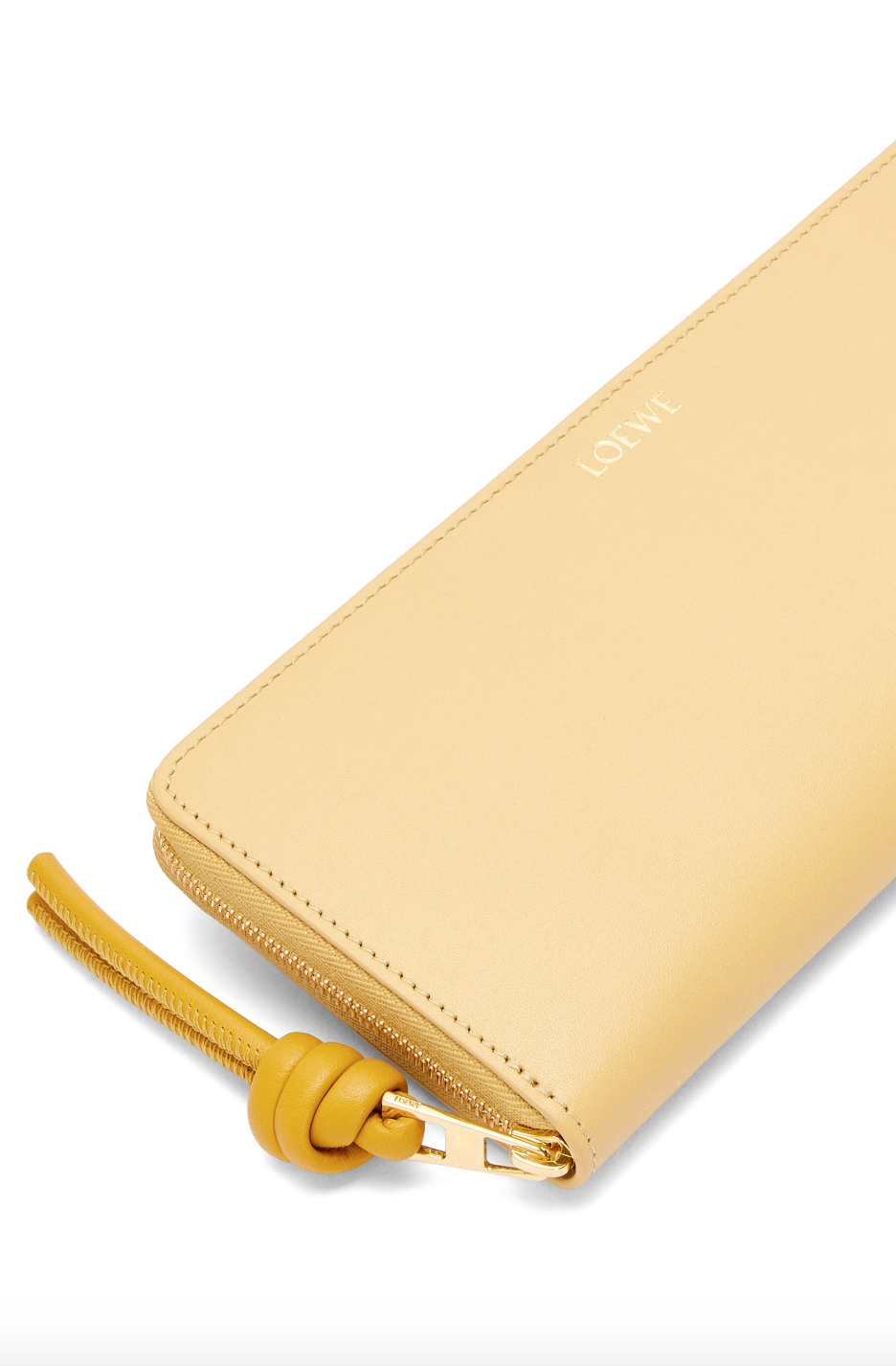 在過年的時刻，為自己患上一款新的長銀包。