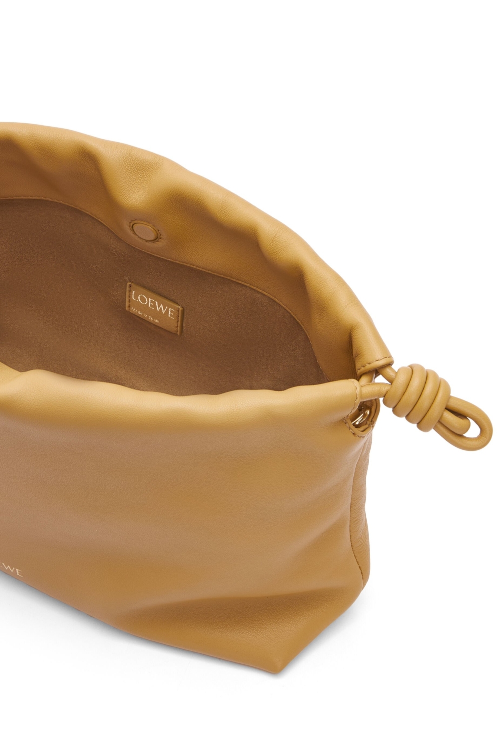 擁有柔軟的皺褶外觀。