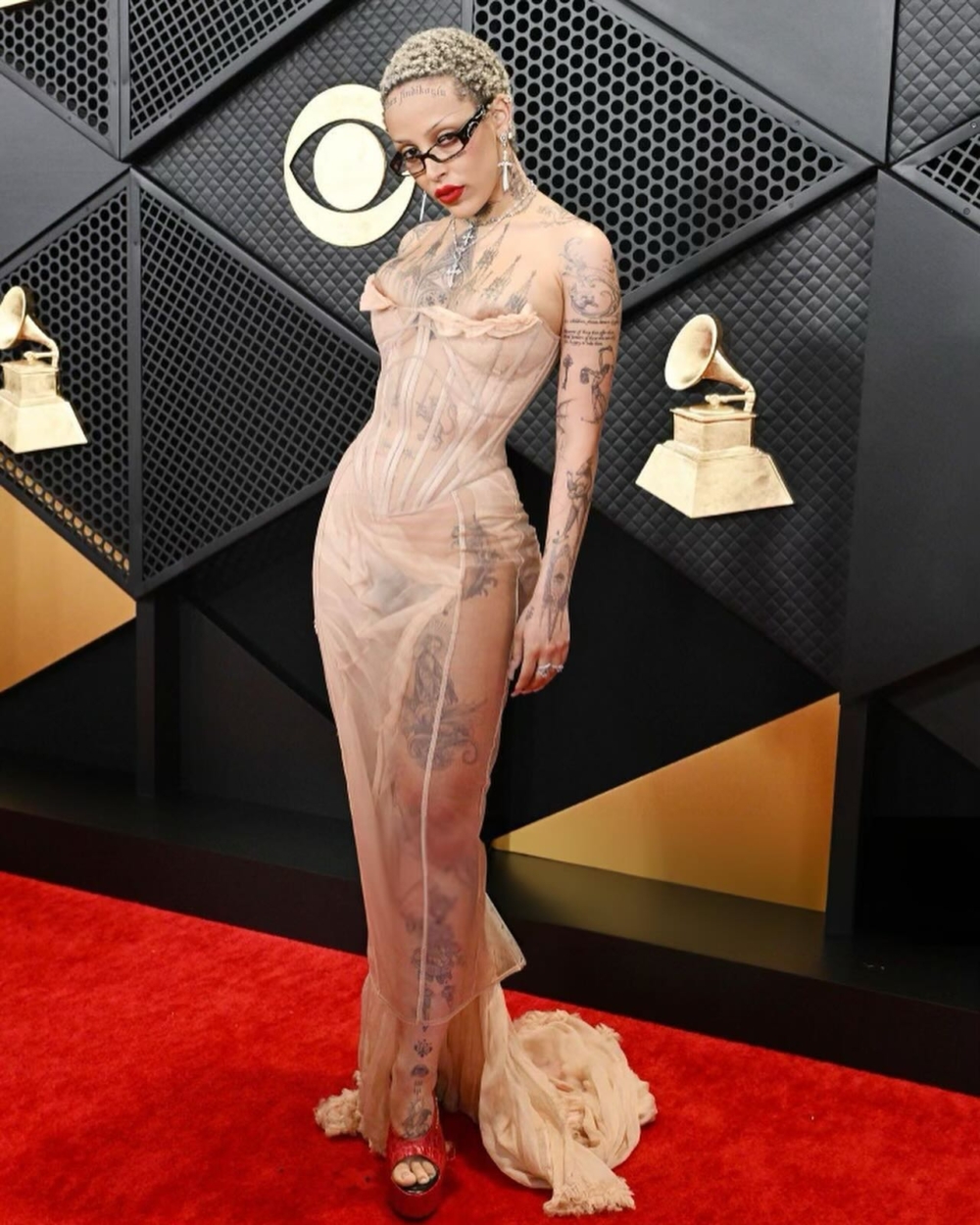 Doja Cat穿上曾登陸倫敦時裝周的土耳其女裝設計師Dilara同名品牌禮服