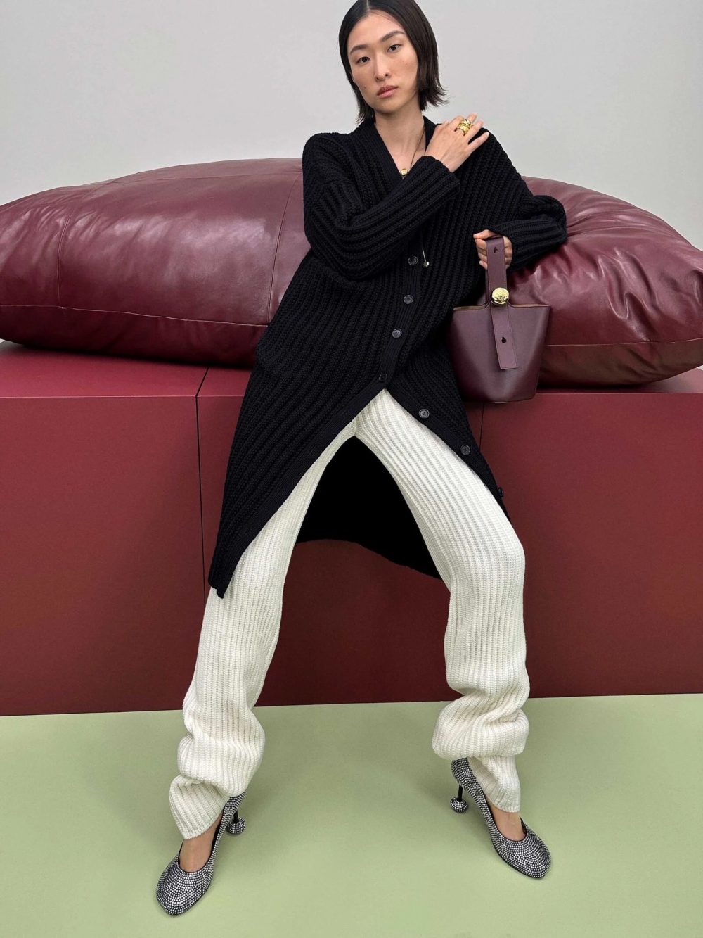 LOEWE Pebble水桶包時髦登場。