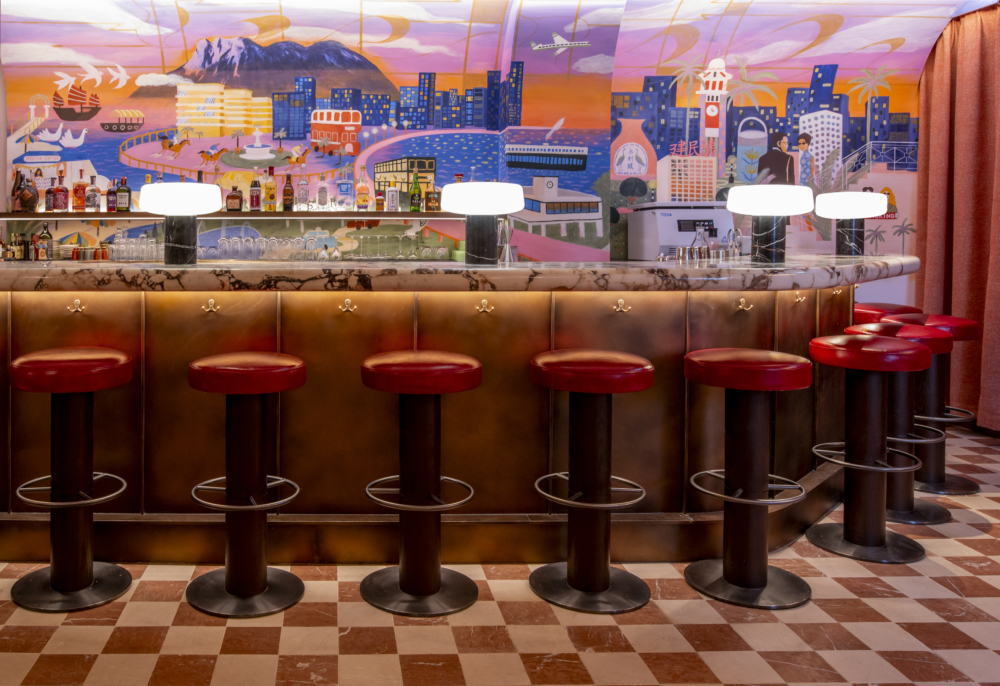 店內吧檯的座位區。