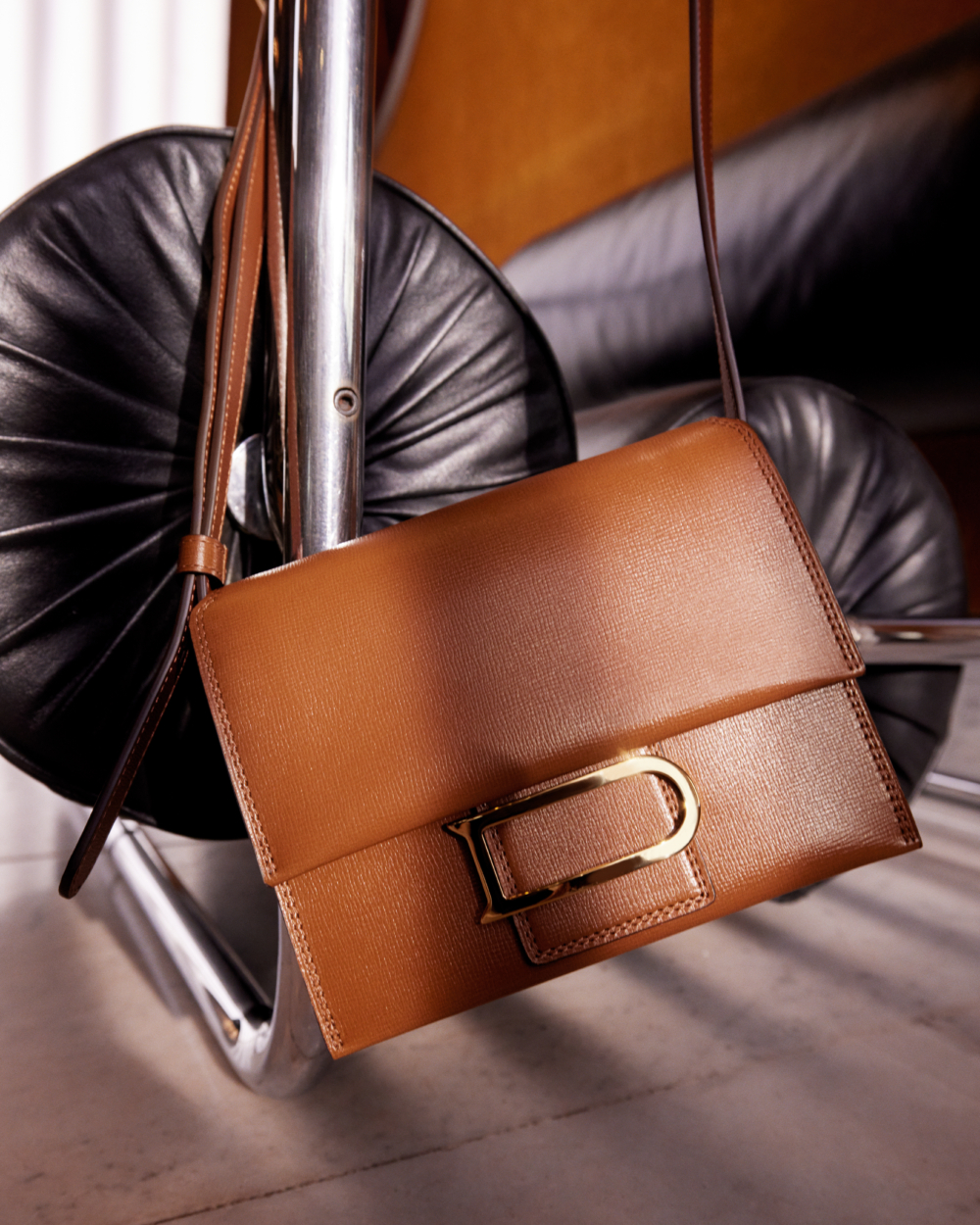 時髦登場的新手袋。