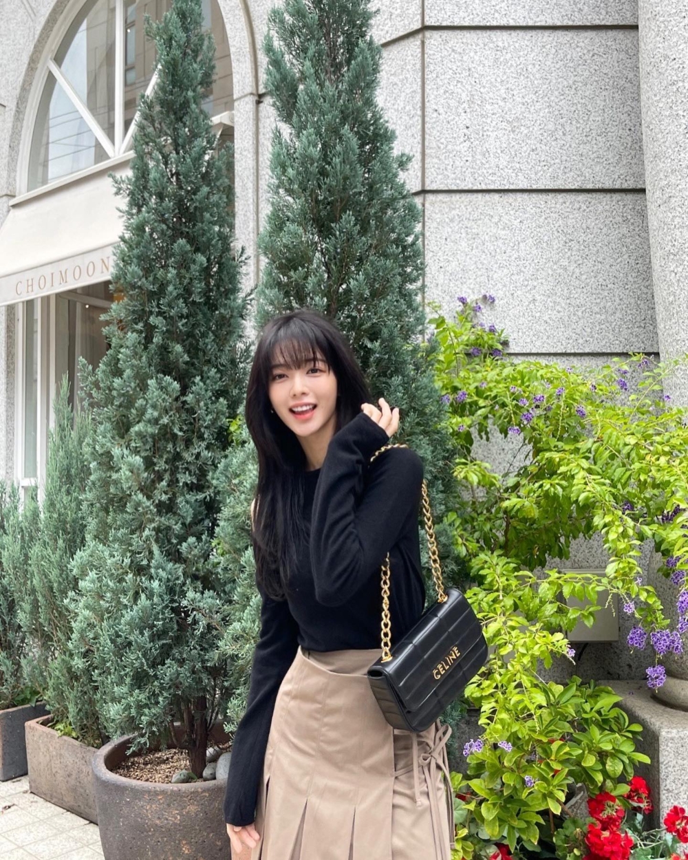 盧正義經常出鏡時裝品牌拍攝以及活動,攜帶多款手袋出鏡生活照