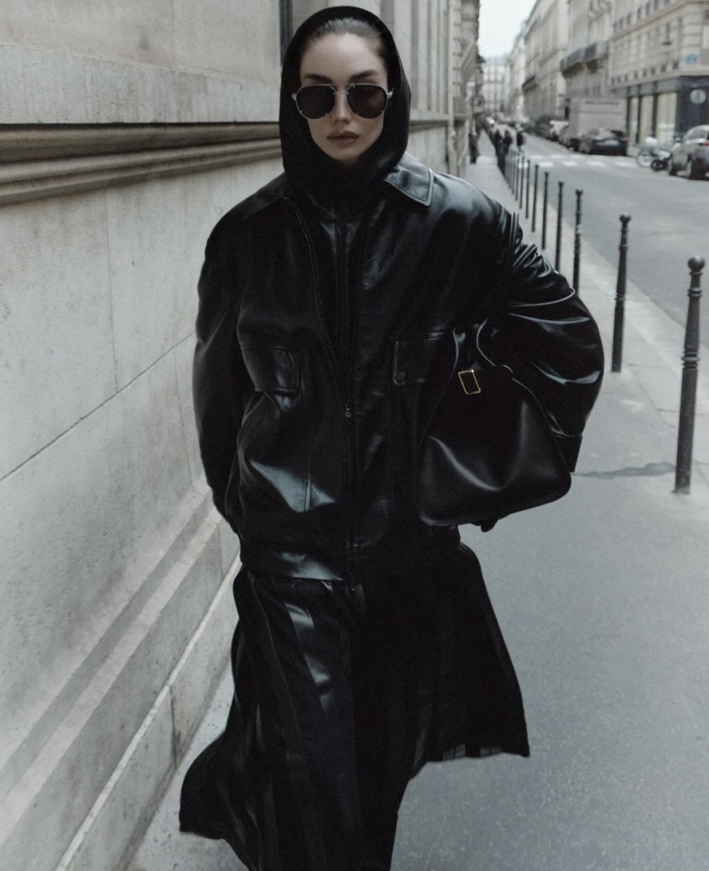 寬鬆的皮夾克搭配不同的單品。