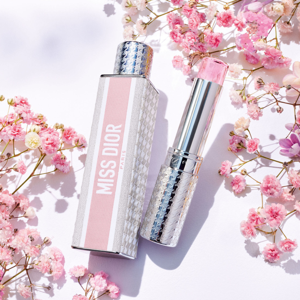珍珠灰色千鳥格圖騰外觀的「Miss Dior香氛」