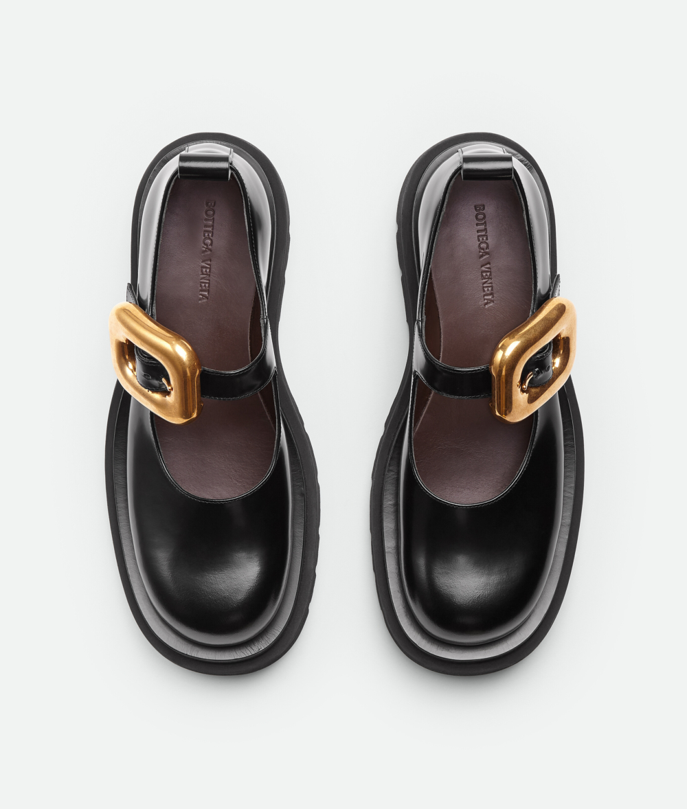 帶有寬大浮誇金色扣飾的Bottega Veneta Lug Mary-Jane Flats