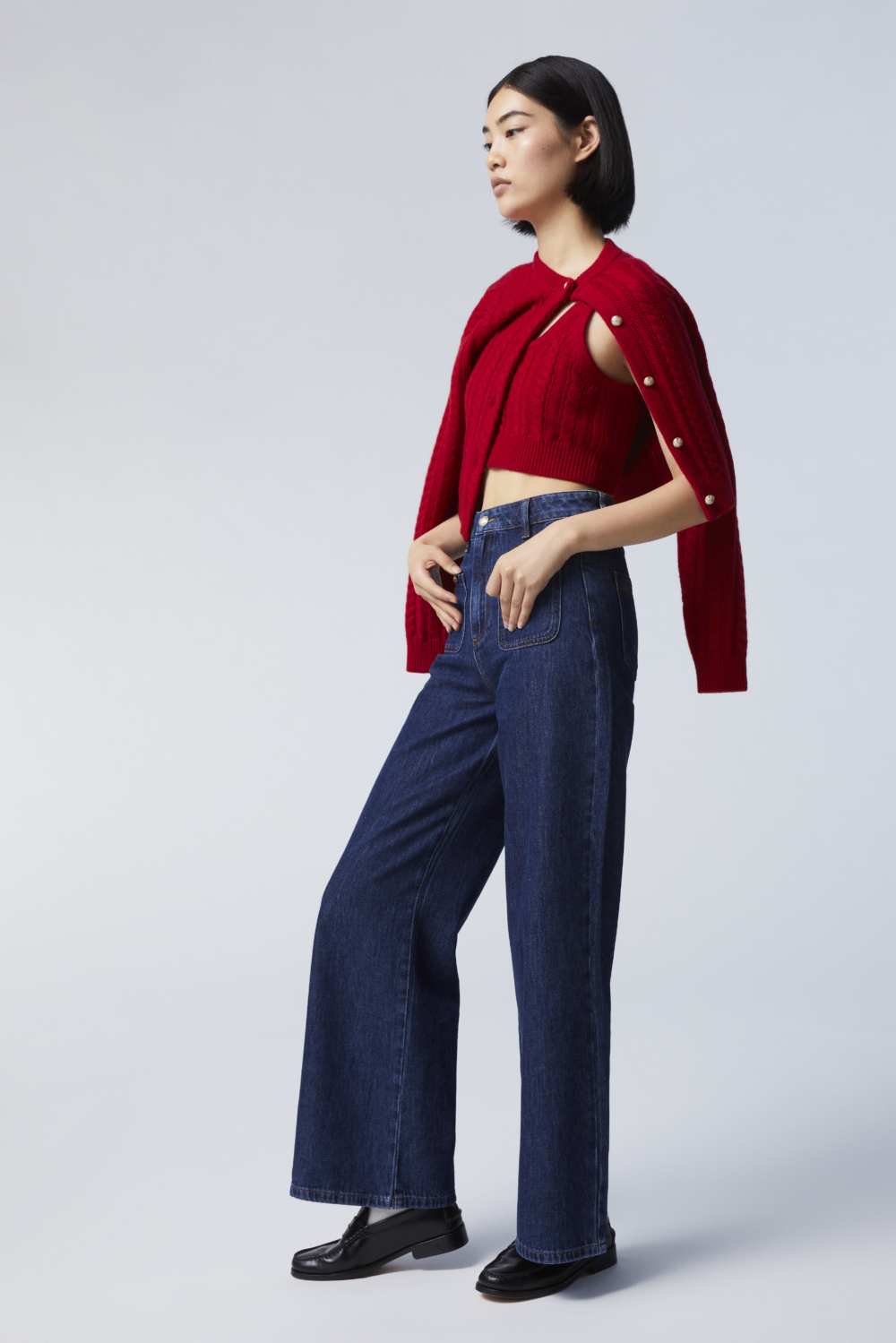 在新年時刻，在穿搭中加入紅色更顯喜氣。