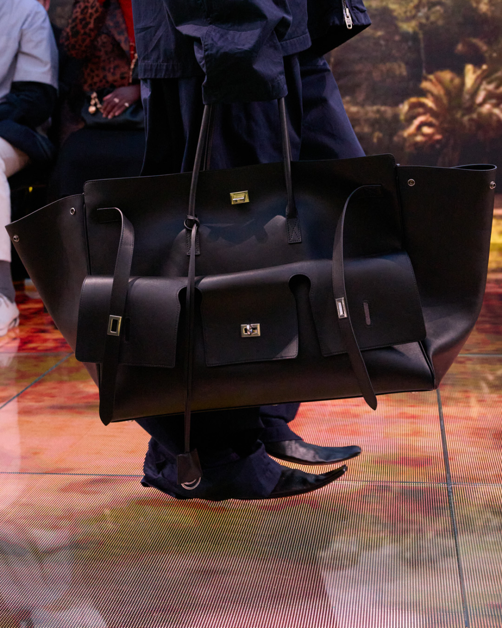 Balenciaga冬季2024大秀Rodeo系列手袋