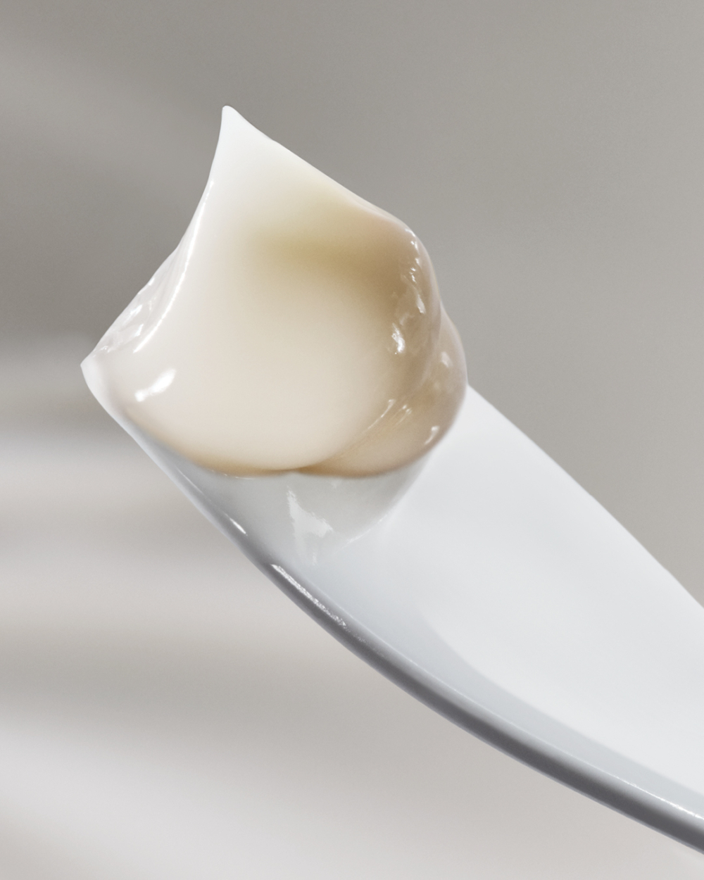 有效深徹滋養及活化肌膚細胞，令肌膚回復彈性活力