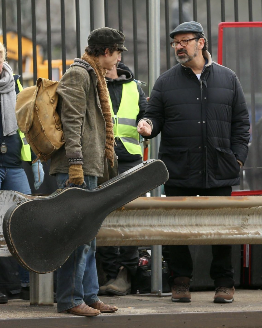 他在劇中飾演「傳奇歌手」Bob Dylan。