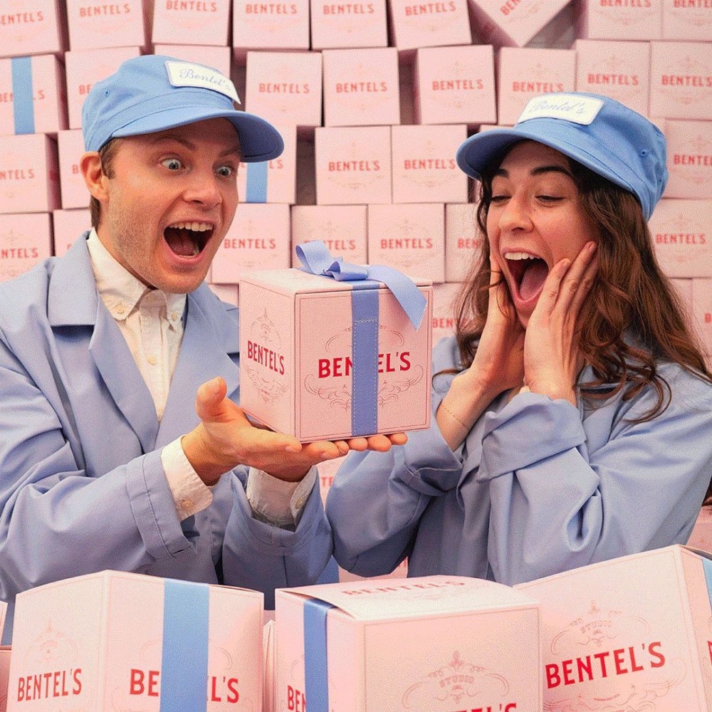 為最新力作拍攝的一系列形象照。