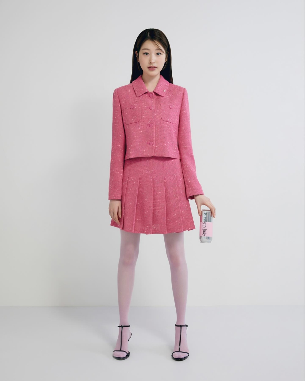 自帶清冷氣質的張多雅,相當適合高甜又不會過膩的瑪德琳千金風格穿搭