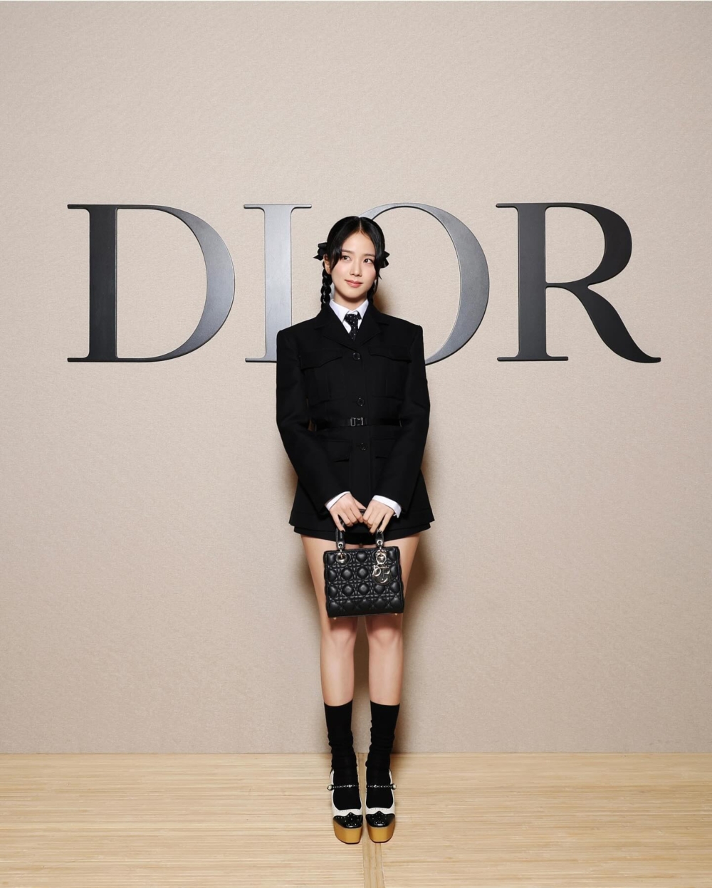 Jisoo出席Dior 2024巴黎秋冬時裝秀