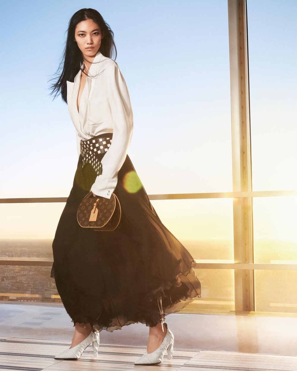 新上架的時髦手袋一次看。