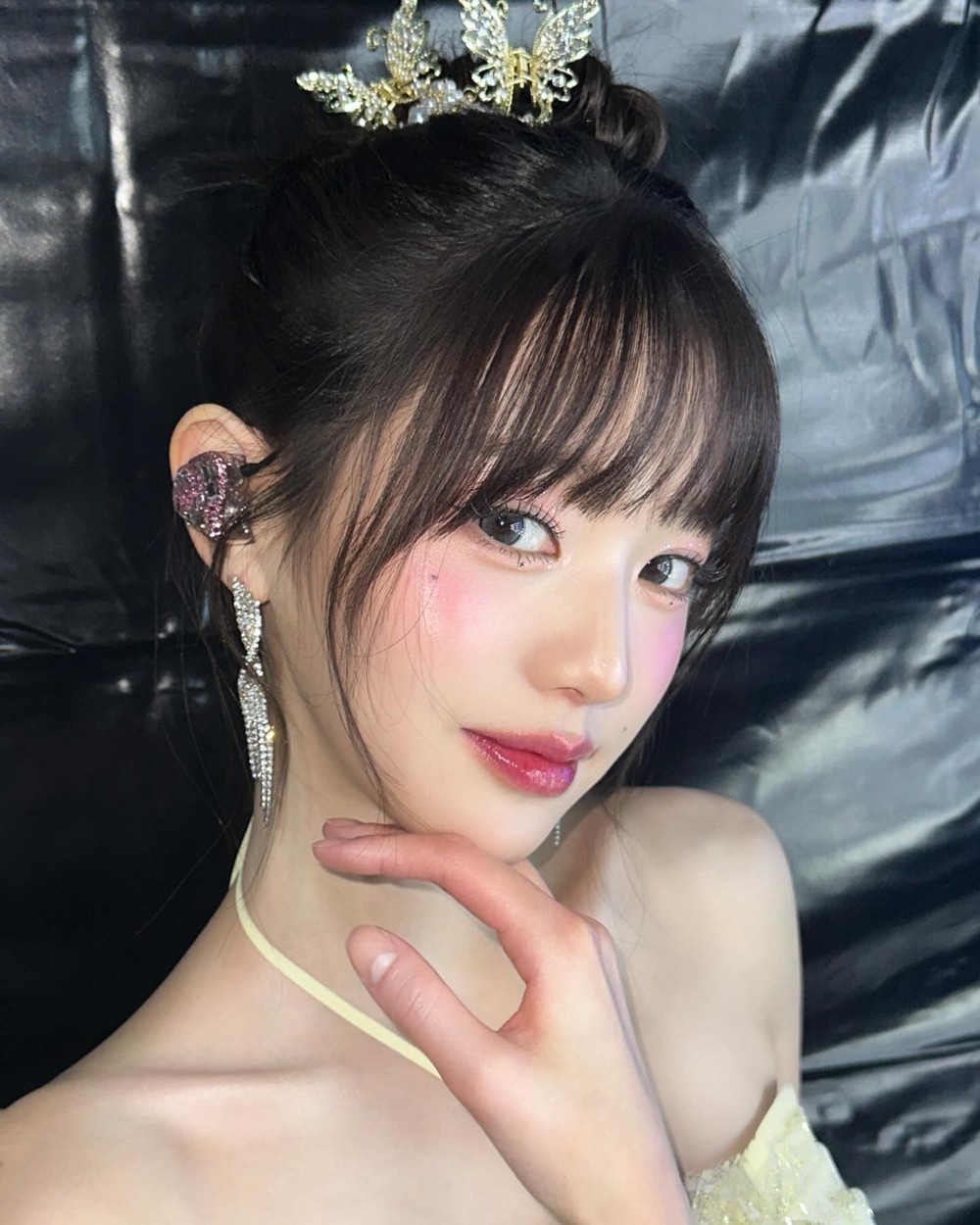 可以在上嘴唇人中處加強唇彩