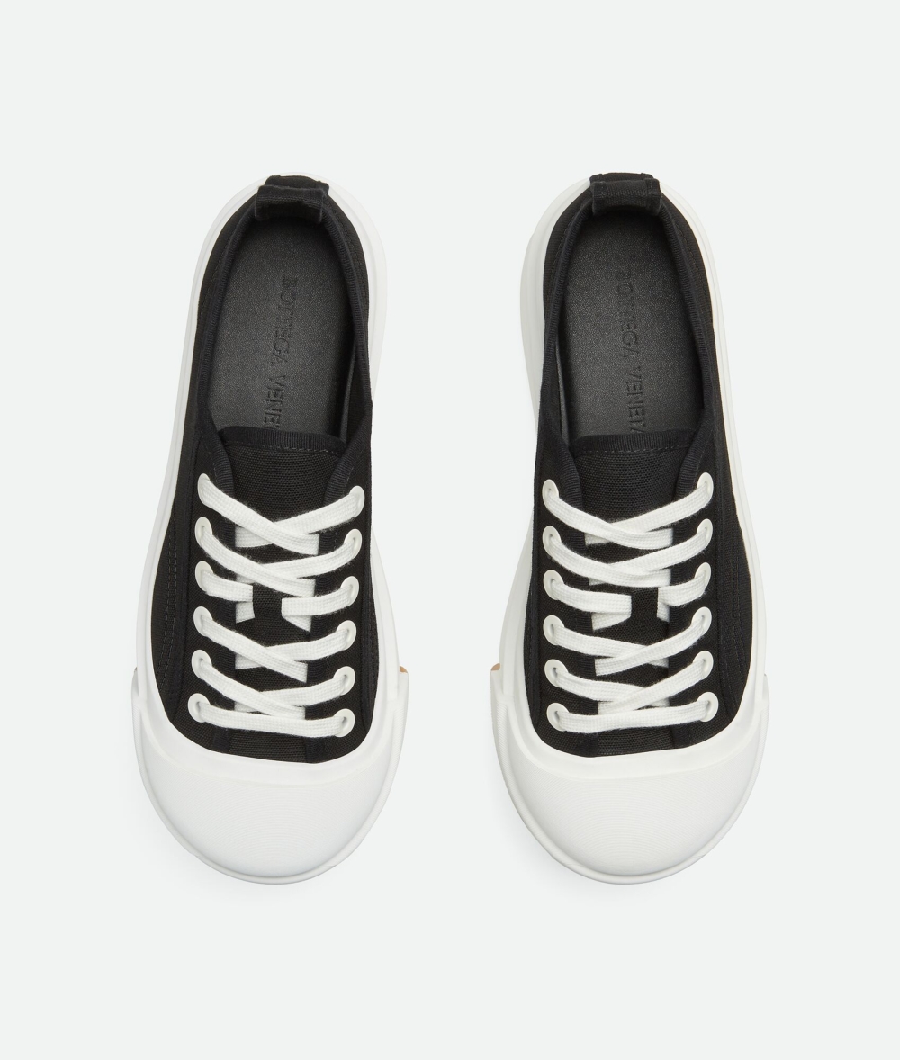 Vulcan Platform Sneaker。