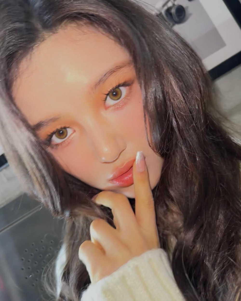 Danielle擁有雙重國籍,同時也擁有優秀的英文能力