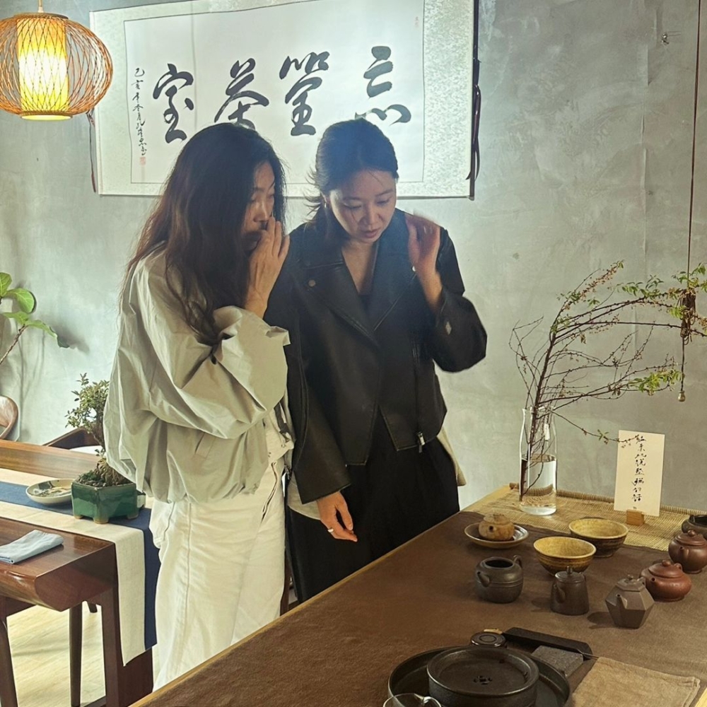 孔曉振還曬出在香港旅行的生活照