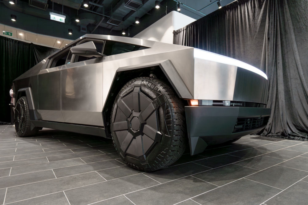 Tesla Cyber​​truck推出三種型號，包含頂級Cyberbeast 版本、全輪驅動及後輪驅動