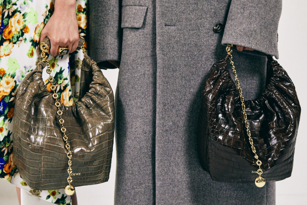 多彩、珍稀皮革選項有別於LOEWE以往的色調