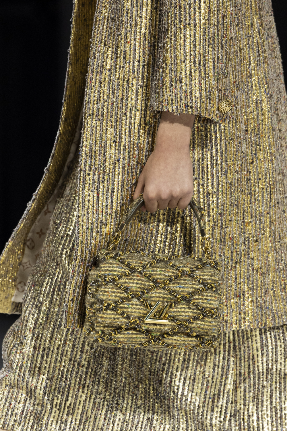 品牌中的人氣款式GO-14手袋。