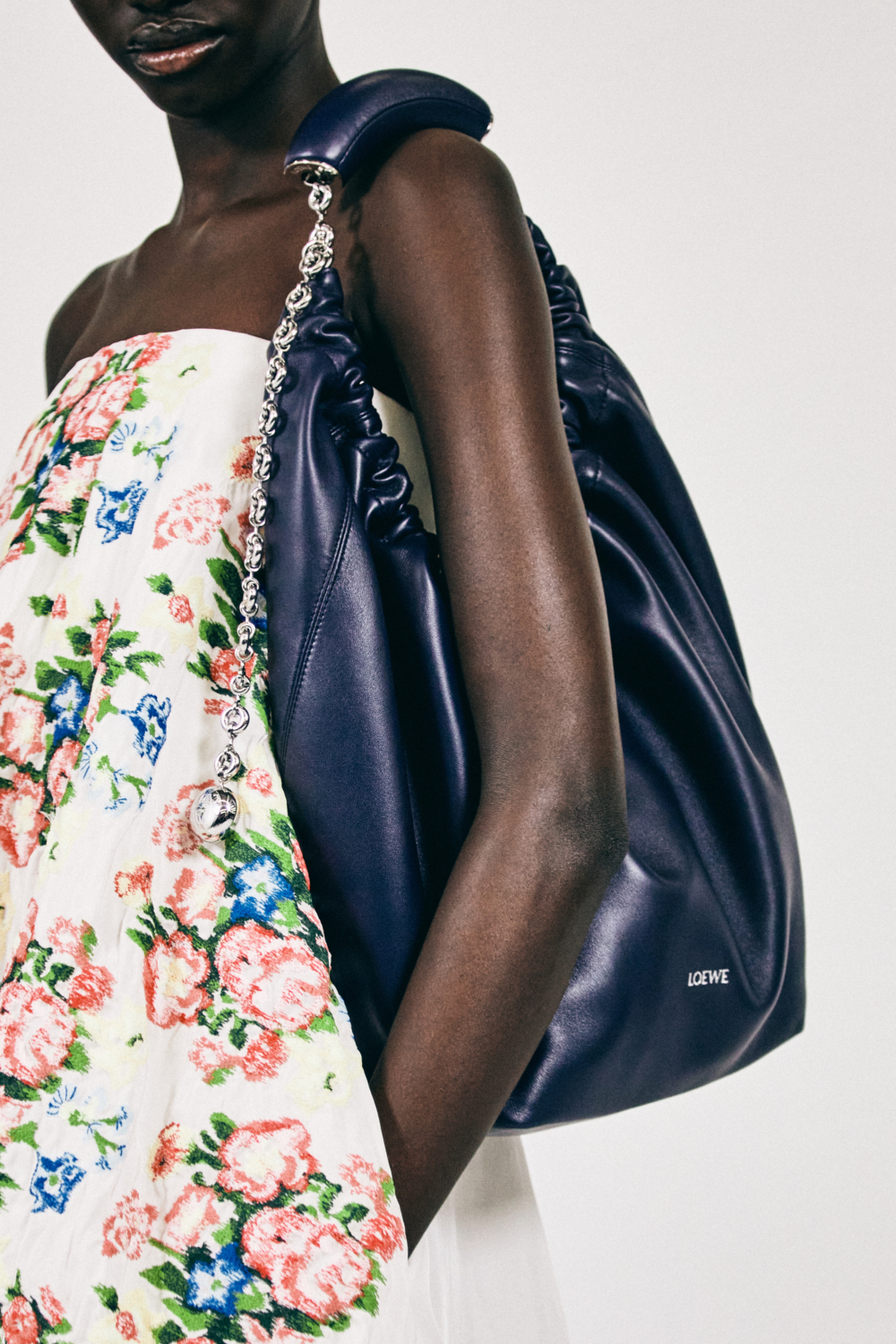 皮革這項元素反覆出現秀場