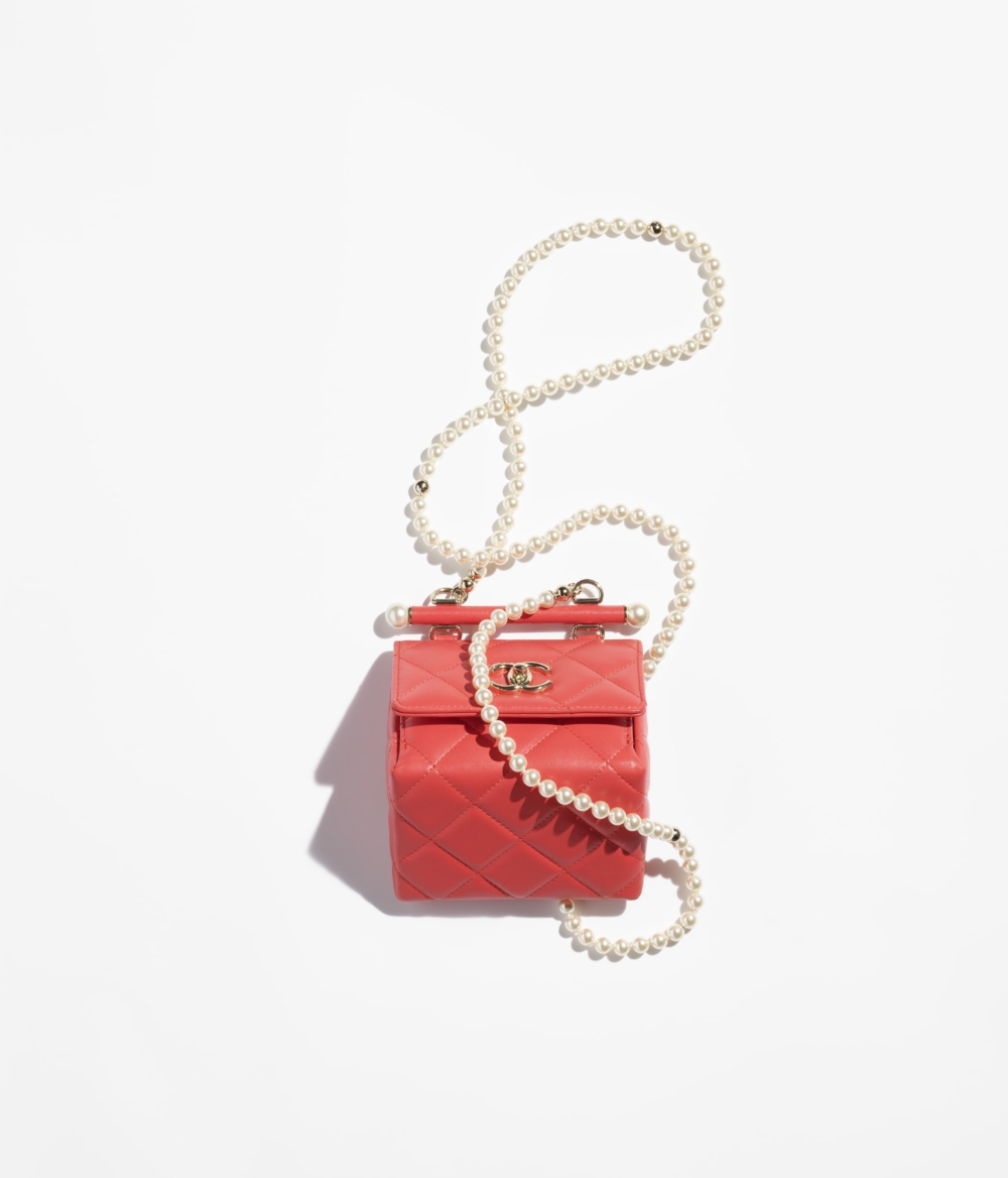 CHANEL Clutch with Chain