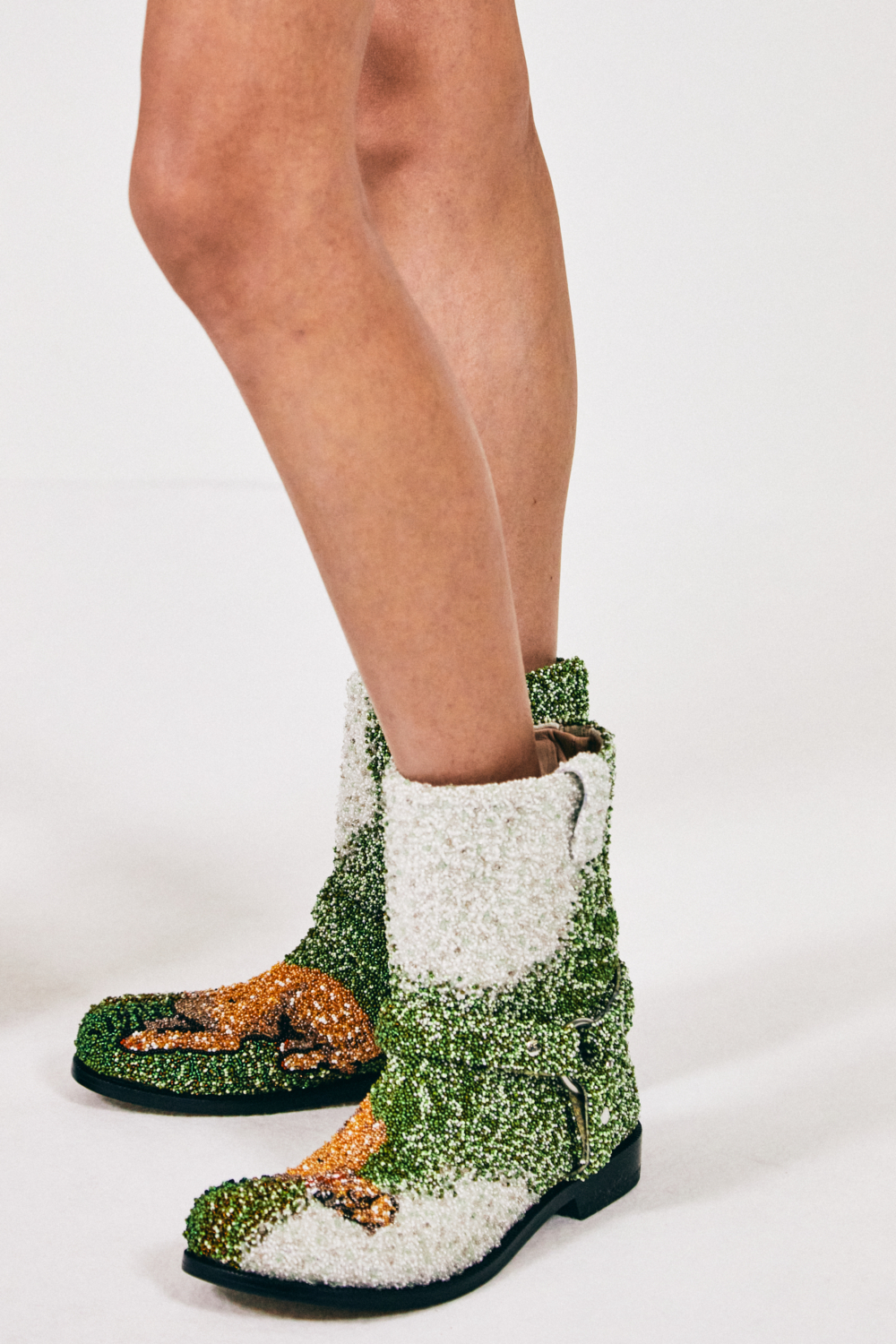 出現在1920年代紐約上東城客廳的窗簾、桌巾花卉印花融入單品