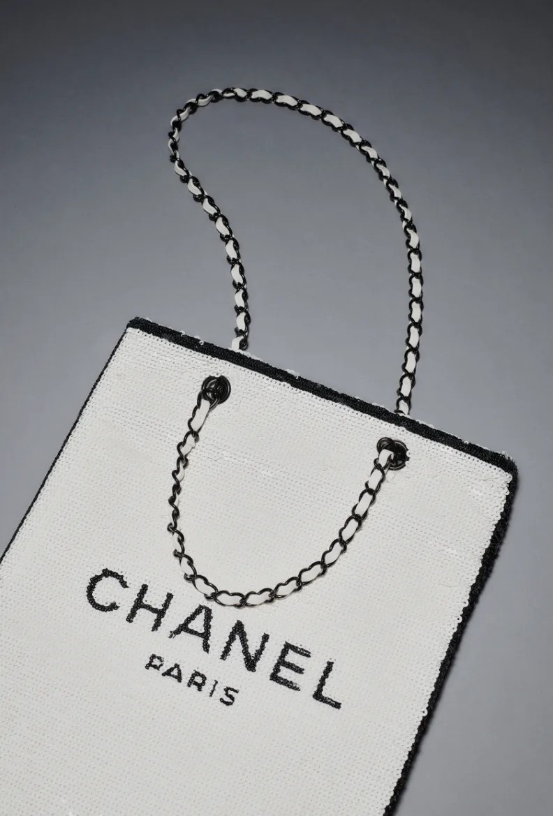 全新SHOPPING BAG精緻奢華的亮片質感。