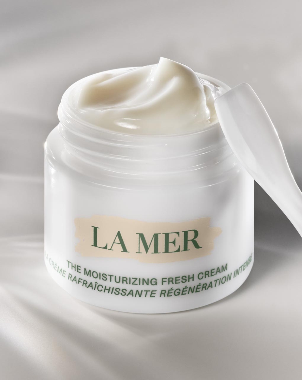 La Mer The NEW Moisturizing Fresh Cream 全新精華輕盈面霜，HK$1,745/30ml、$3,085/60ml 