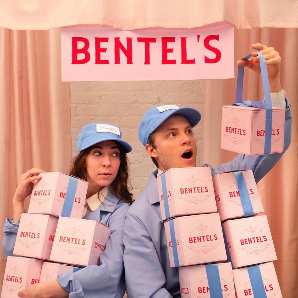 為最新力作拍攝的一系列形象照。