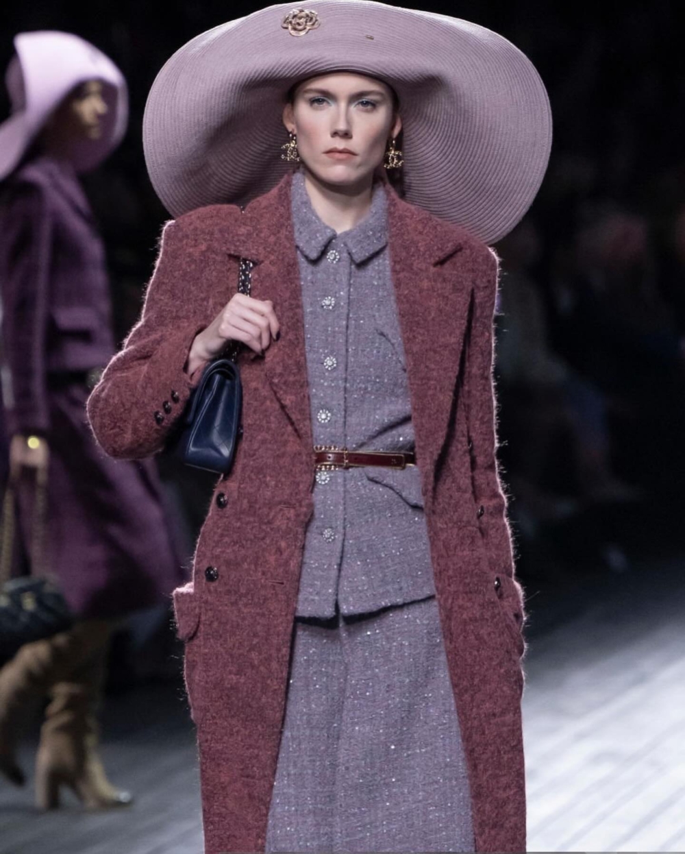 大膽的眼頭亮色眼影