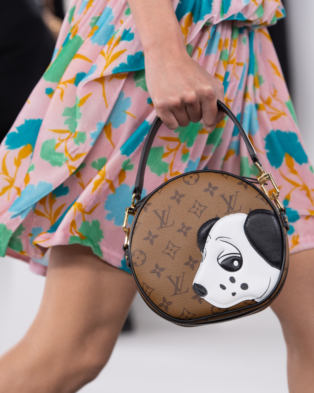 本次推出的藝術家手袋。