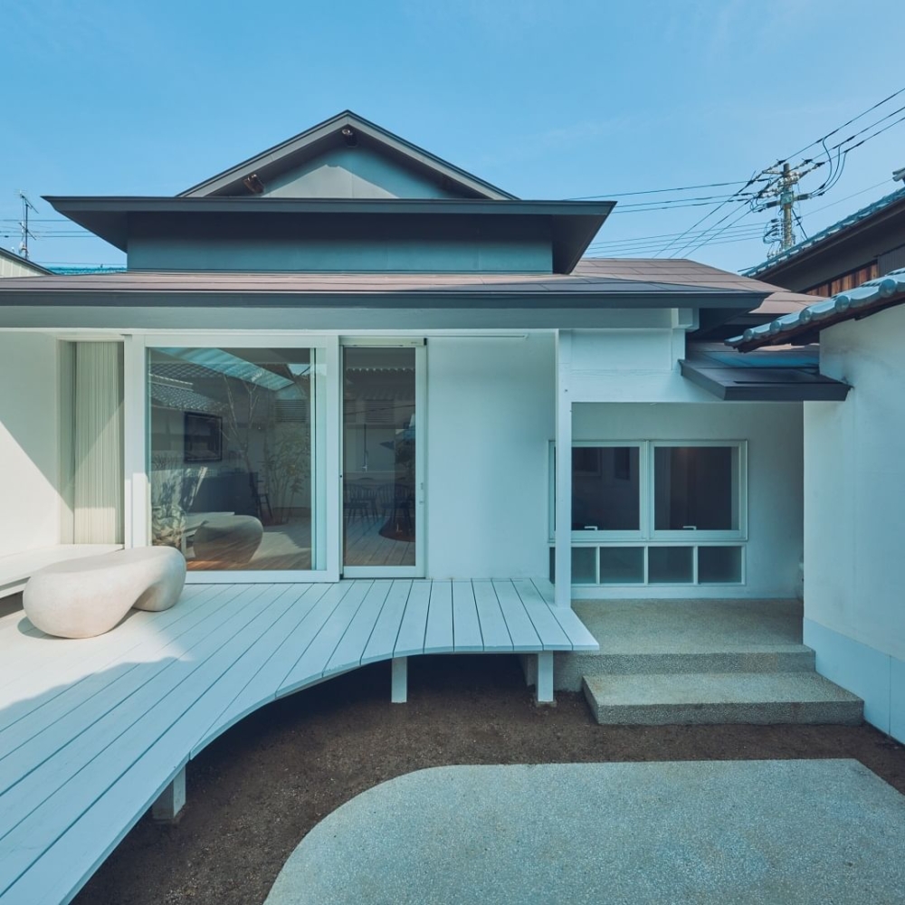 Airbnb「MUJI BASE TESHIMA」。