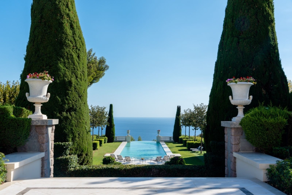 提供個性化的服務和體驗，打造精緻高端的生活。