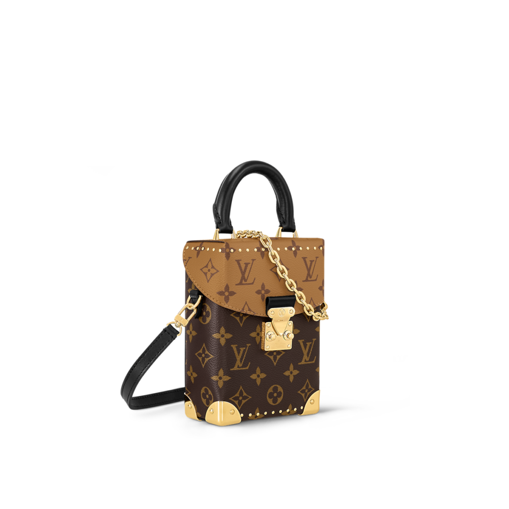 纖幼金色鏈帶為手袋添飾柔美格調。