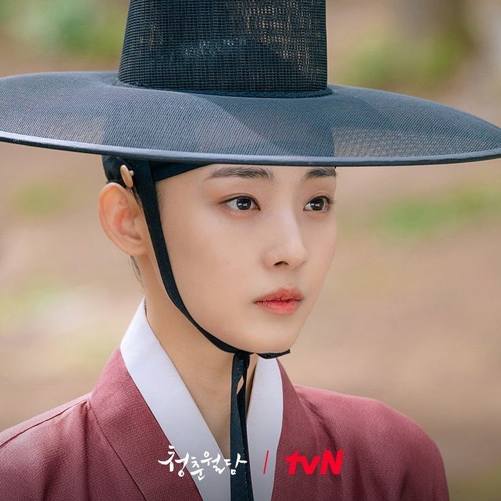 主演探案電視劇《青春月譚》