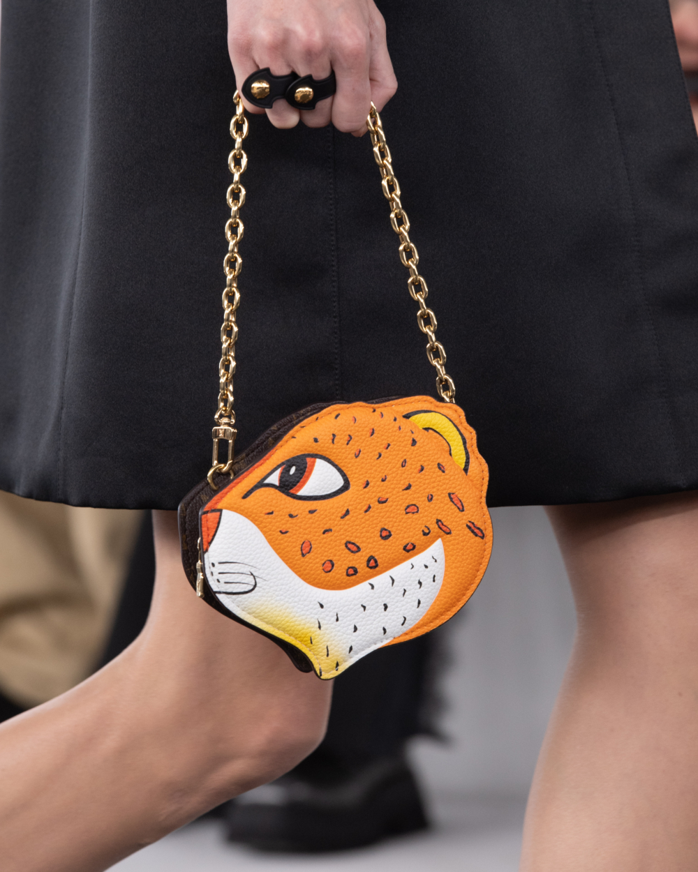 本次推出的藝術家手袋。